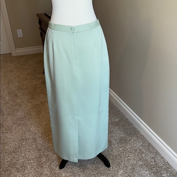 Maxi Green 3 piece jacket, top and Pencil Skirt ensemble for Cocktail Ev… - Picture 14 of 16